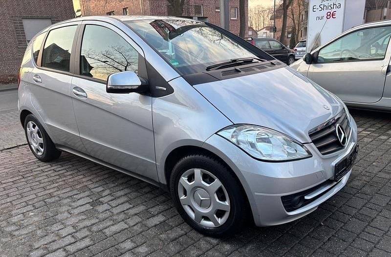 Używany Mercedes A160 95 KM (69 kW) 2011 Srebrny Hatchback