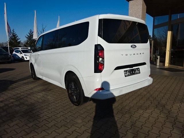 Gebraucht Ford Tourneo Titanium 170 PS (125 kW) 2024 Frostweiss Van / Kleinbus