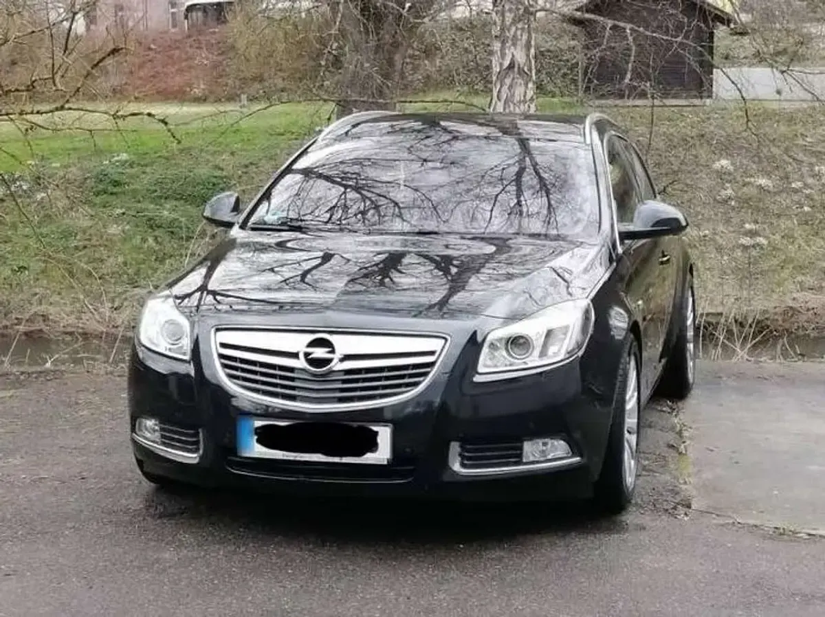 Gebraucht Opel Insignia Edition 160 PS (117 kW) 2013 Schwarz Kombi