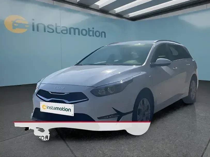 Używany Kia Ceed 99 KM (72 kW) 2025 Biały Hatchback