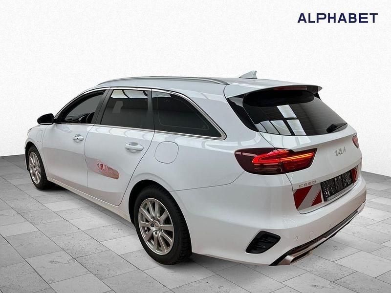 Gebraucht Kia Ceed Vision 141 PS (103 kW) 2023 Carraraweiss (metallic) Kleinwagen