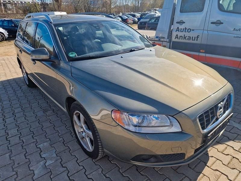 Gebraucht Volvo V70 Summum 179 PS (131 kW) 2012 Grün Kombi