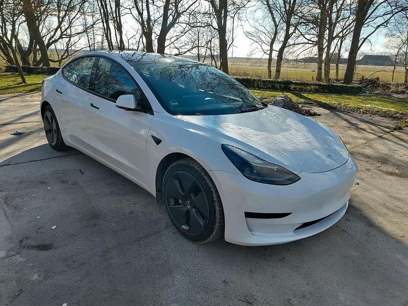 Gebraucht Tesla Model 3 RWD 208 kW (283 PS) 2022 Weiß Limousine