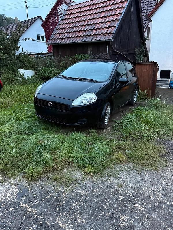 Schwarz Gebraucht 2013 Fiat Punto Kleinwagen | 3.000 € (Guter Preis) - Bild 1/4