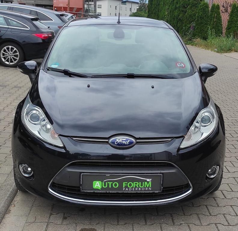 Schwarz Gebraucht 2011 Ford Fiesta Titanium Kleinwagen | 4.499 € (Fairer Preis) - Bild 1/4