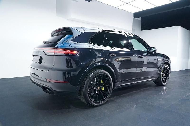 Second-hand Porsche Cayenne 462 CP (339 kW) 2018 Negru SUV