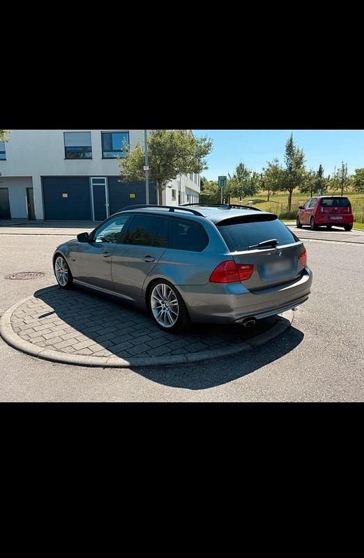 Gebraucht BMW 320 177 PS (130 kW) 2009 Grau Kombi