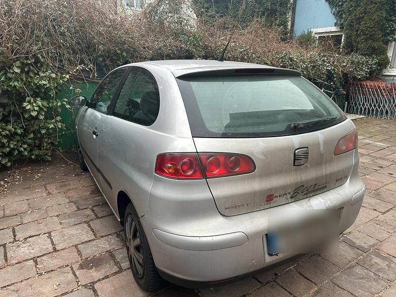 Grau Gebraucht 2003 Seat Ibiza Kleinwagen | 1.300 € (Fairer Preis) - Bild 1/4