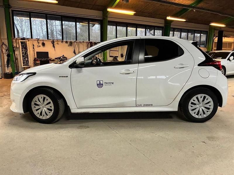 Gebraucht Toyota Yaris Hybrid Comfort 92 PS (67 kW) 2021 Weiß Limousine