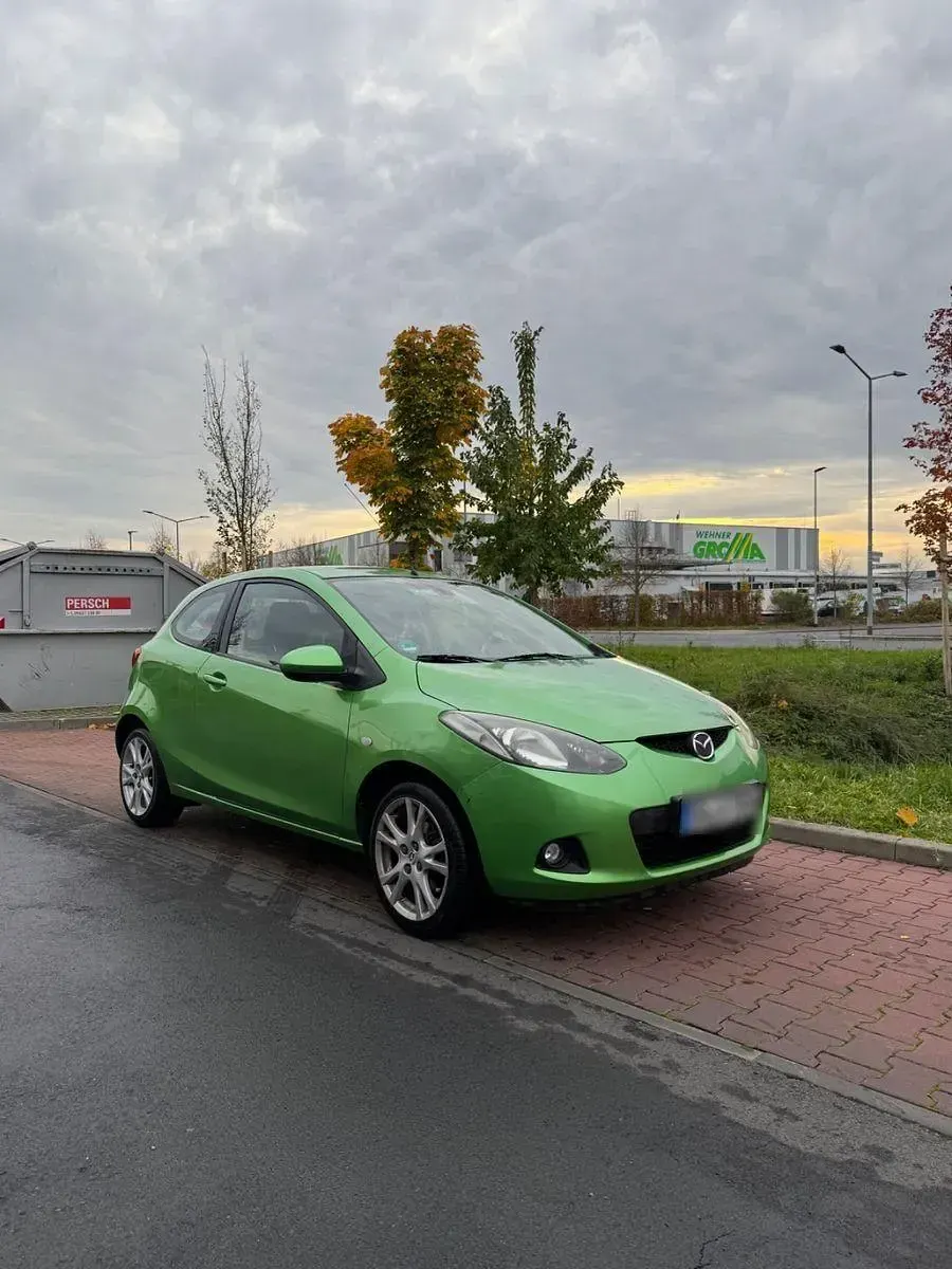 Gebraucht Mazda 2 Inclusive 75 PS (55 kW) 2009 Grün Kleinwagen