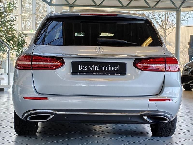 Gebraucht Mercedes E200 Avantgarde 197 PS (144 kW) 2022 Silber Limousine