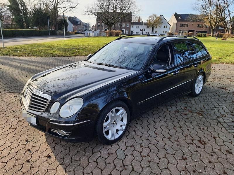 Schwarz Gebraucht 2009 Mercedes E320 Avantgarde Kombi | 4.200 € (Guter Preis) - Bild 1/4
