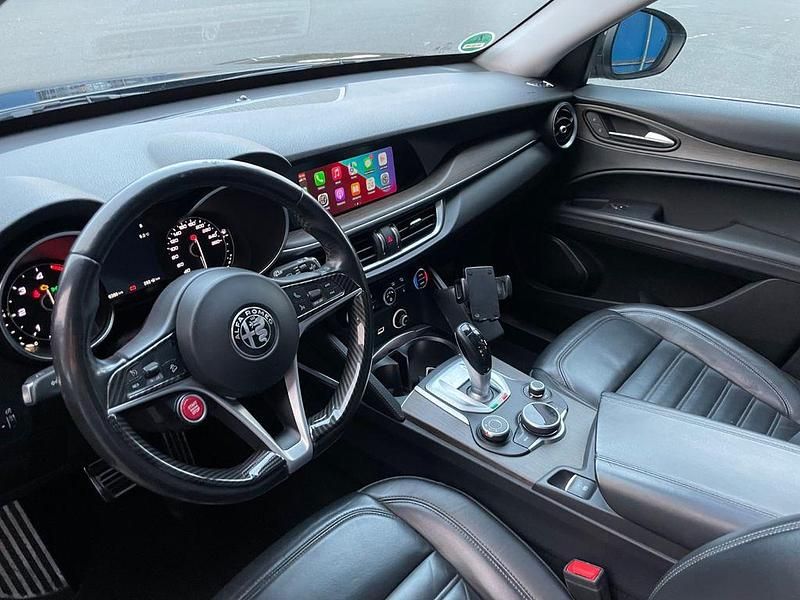 Gebraucht Alfa Romeo Stelvio Super 209 PS (153 kW) 2017 Schwarz SUV
