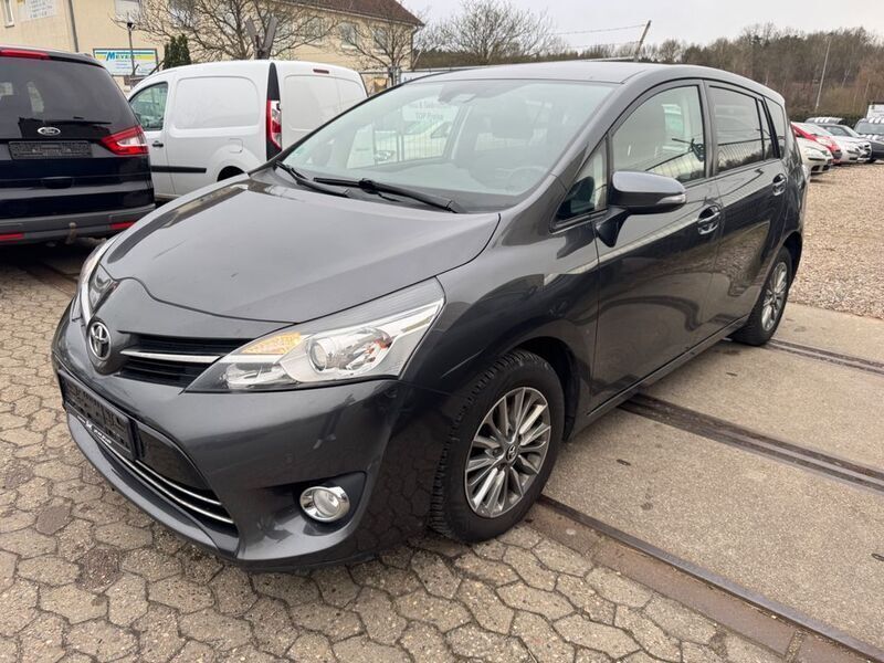 Grau Gebraucht 2016 Toyota Verso Comfort Van / Kleinbus | 5.999 € - Bild 1/4