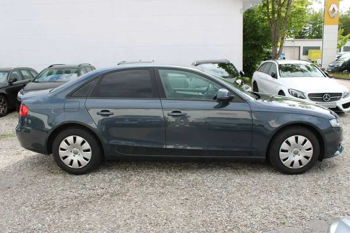 Gebraucht Audi A4 Attraction 120 PS (88 kW) 2009 Meteorgrau perleffekt Limousine
