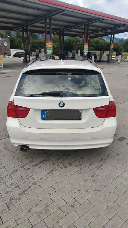 Gebraucht BMW 320 177 PS (130 kW) 2009 Weiß Kombi