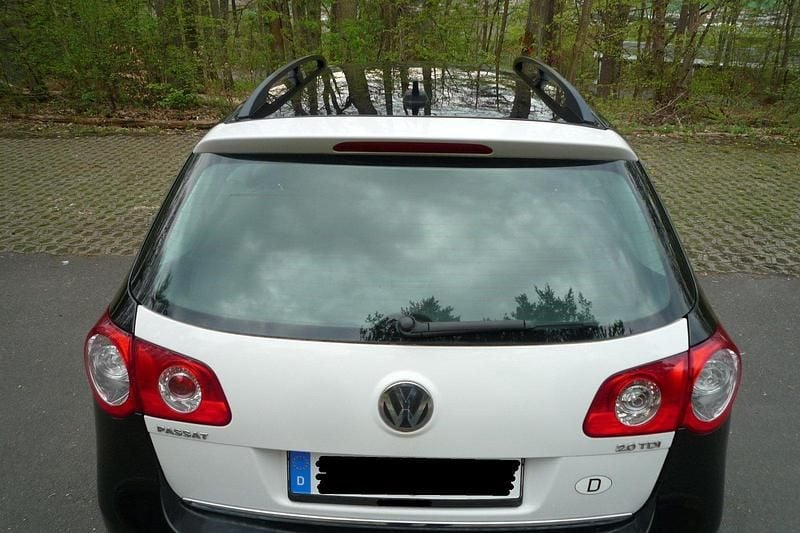 Second-hand VW Passat 140 CP (102 kW) 2009 Negru Break