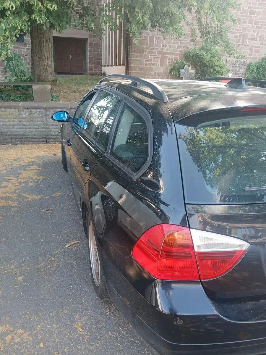 Gebraucht BMW 320 177 PS (130 kW) 2008 Schwarz Kombi