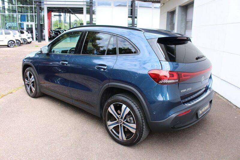 Gebraucht Mercedes EQA250 Progressive 139 kW (190 PS) 2021 Blau SUV