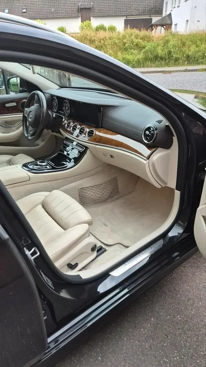 Gebraucht Mercedes E220 AMG 194 PS (142 kW) 2018 Schwarz Kombi