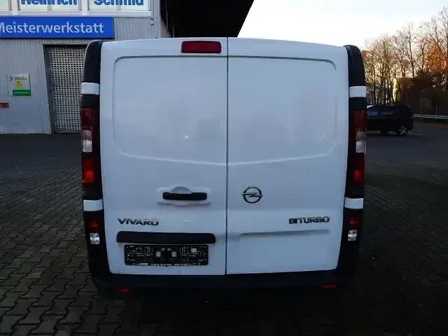 Gebraucht Opel Vivaro 125 PS (91 kW) 2017 Weiß Van / Kleinbus