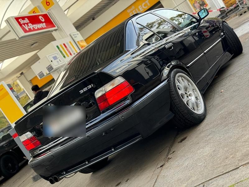 Gebraucht BMW 323 170 PS (125 kW) 1997 Schwarz Limousine