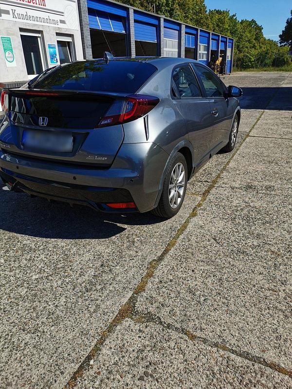 Grau Gebraucht 2016 Honda Civic Comfort Limousine | 9.700 € (Guter Preis) - Bild 1/2