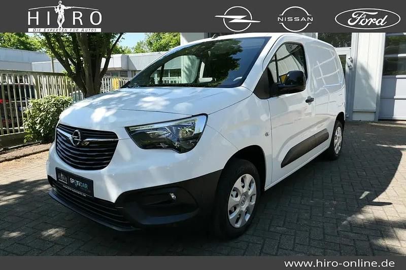 Jade weiss/arktis weiss Gebraucht 2021 Opel Combo Edition Van / Kleinbus | 14.590 € (Etwas zu teuer) - Bild 1/4