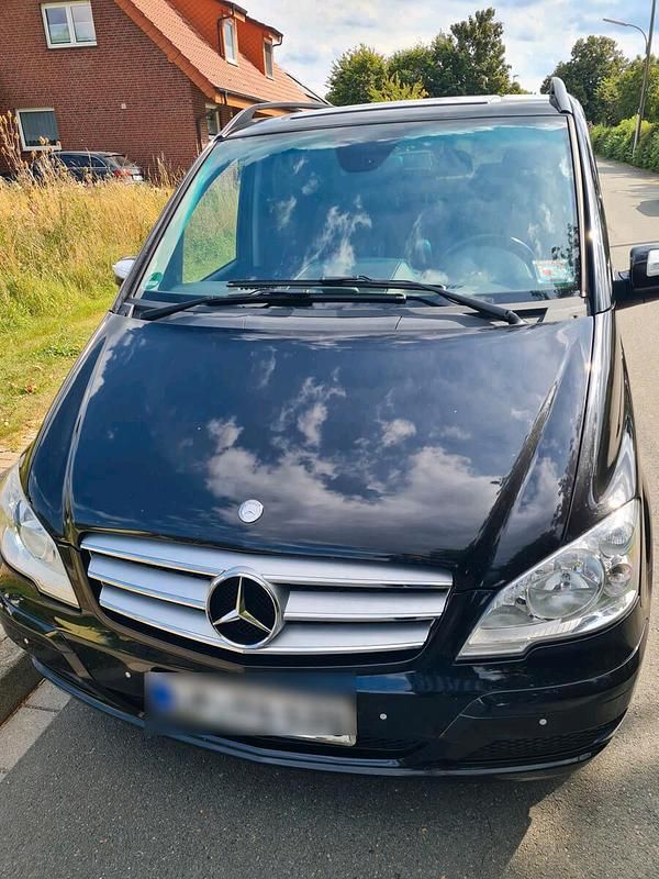 Schwarz Gebraucht 2011 Mercedes Viano Van / Kleinbus | 16.900 € - Bild 1/4
