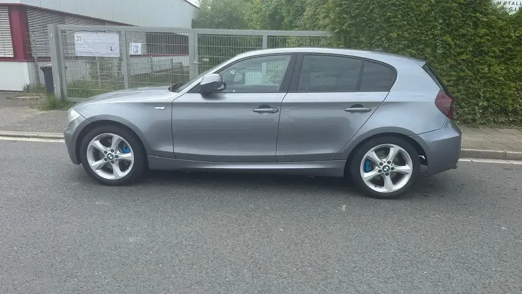 Gebraucht BMW 123 Performance 204 PS (150 kW) 2010 Grau Kleinwagen