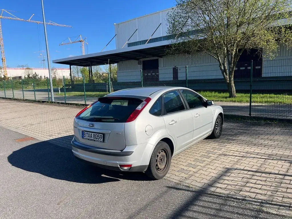Second-hand Ford Focus Style 109 CP (80 kW) 2007 Gri Berlinǎ