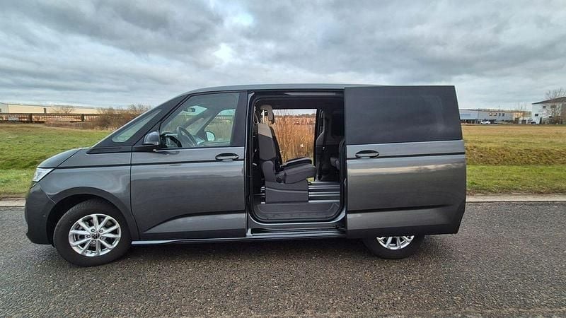 Gebraucht VW Multivan 150 PS (110 kW) 2024 Grau Van