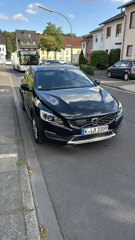Gebraucht Volvo V60 CC Momentum 190 PS (139 kW) 2015 Schwarz Kombi