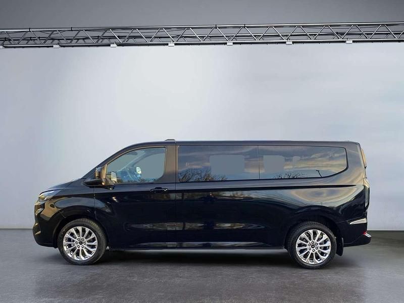 Gebraucht Ford Tourneo Titanium 170 PS (125 kW) 2024 Schwarz Van / Kleinbus