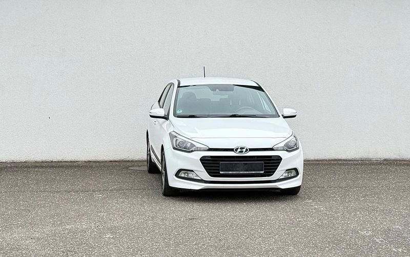 Gebraucht Hyundai i20 Passion 120 PS (88 kW) 2016 Weiß Kleinwagen