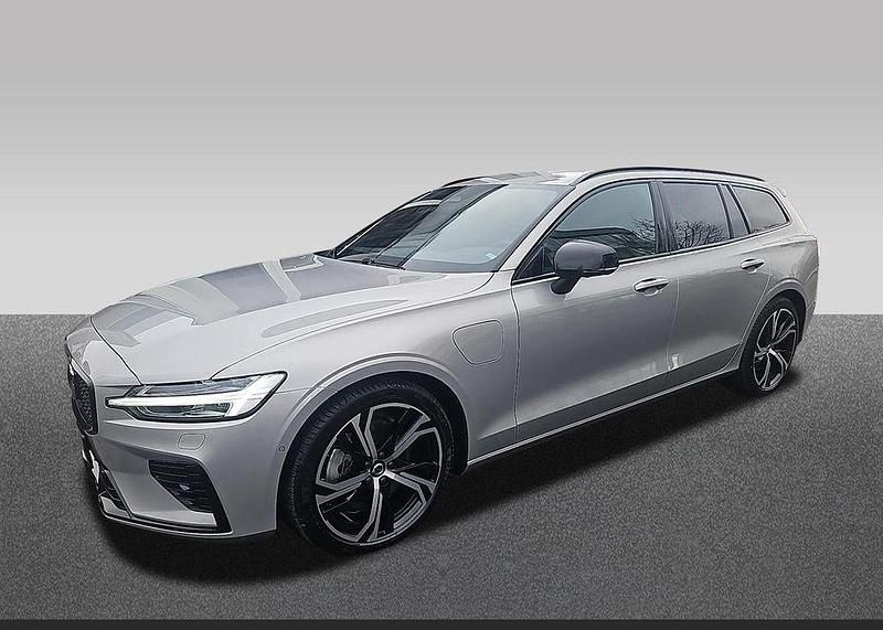 Silber Gebraucht 2025 Volvo V60 Plus Kombi | 38.998 € (Superpreis) - Bild 1/4