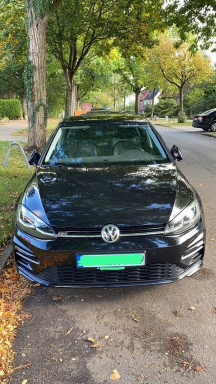 Schwarz Gebraucht 2017 VW Golf VII Highline Limousine | 19.700 € - Bild 1/2