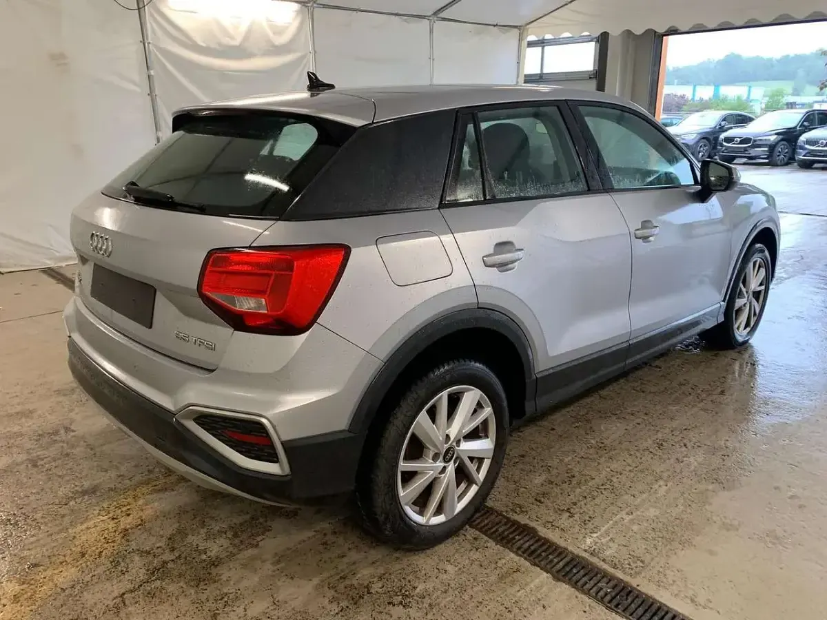 Gebraucht Audi Q2 Advanced 150 PS (110 kW) 2023 Silber SUV