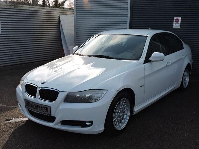 Gebraucht BMW 320 Comfort Edition 170 PS (125 kW) 2010 Weiß Limousine