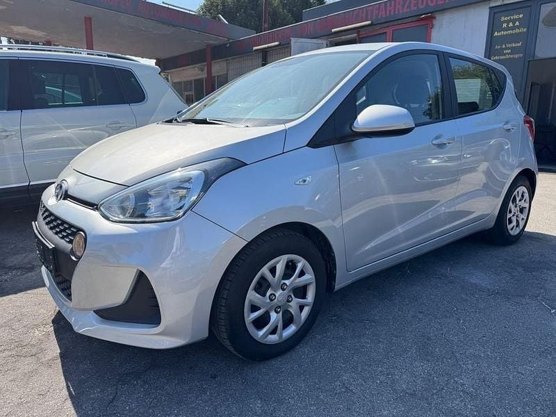 Silber Gebraucht 2019 Hyundai i10 Trend Kleinwagen | 6.600 € (Superpreis) - Bild 1/4