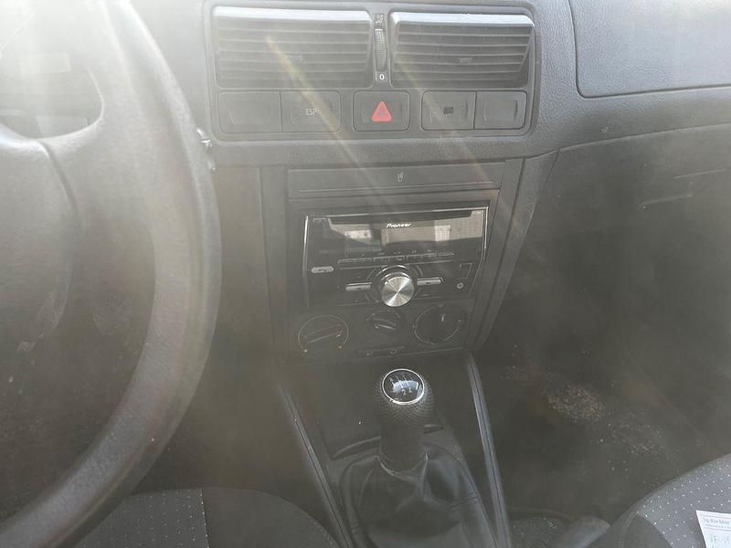 Second-hand VW Golf IV 75 CP (55 kW) 2003 Negru Berlinǎ