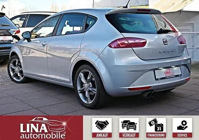 Usata Seat Leon 105 CV (77 kW) 2012 Argento Berlina