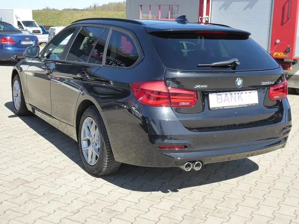 Gebraucht BMW 320 Advantage 190 PS (139 kW) 2019 Schwarz Limousine