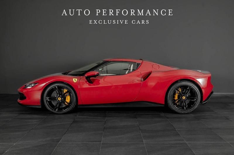 Gebraucht Ferrari 296 829 PS (609 kW) 2023 Rot