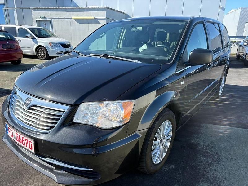 Schwarz Gebraucht 2014 Lancia Voyager S Van / Kleinbus | 11.900 € (Superpreis) - Bild 1/4