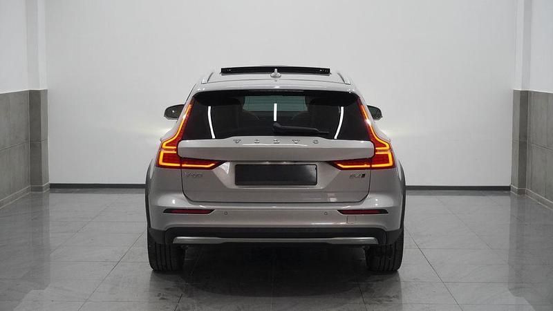 Gebraucht Volvo V60 CC Plus 197 PS (144 kW) 2024 Grau Kombi