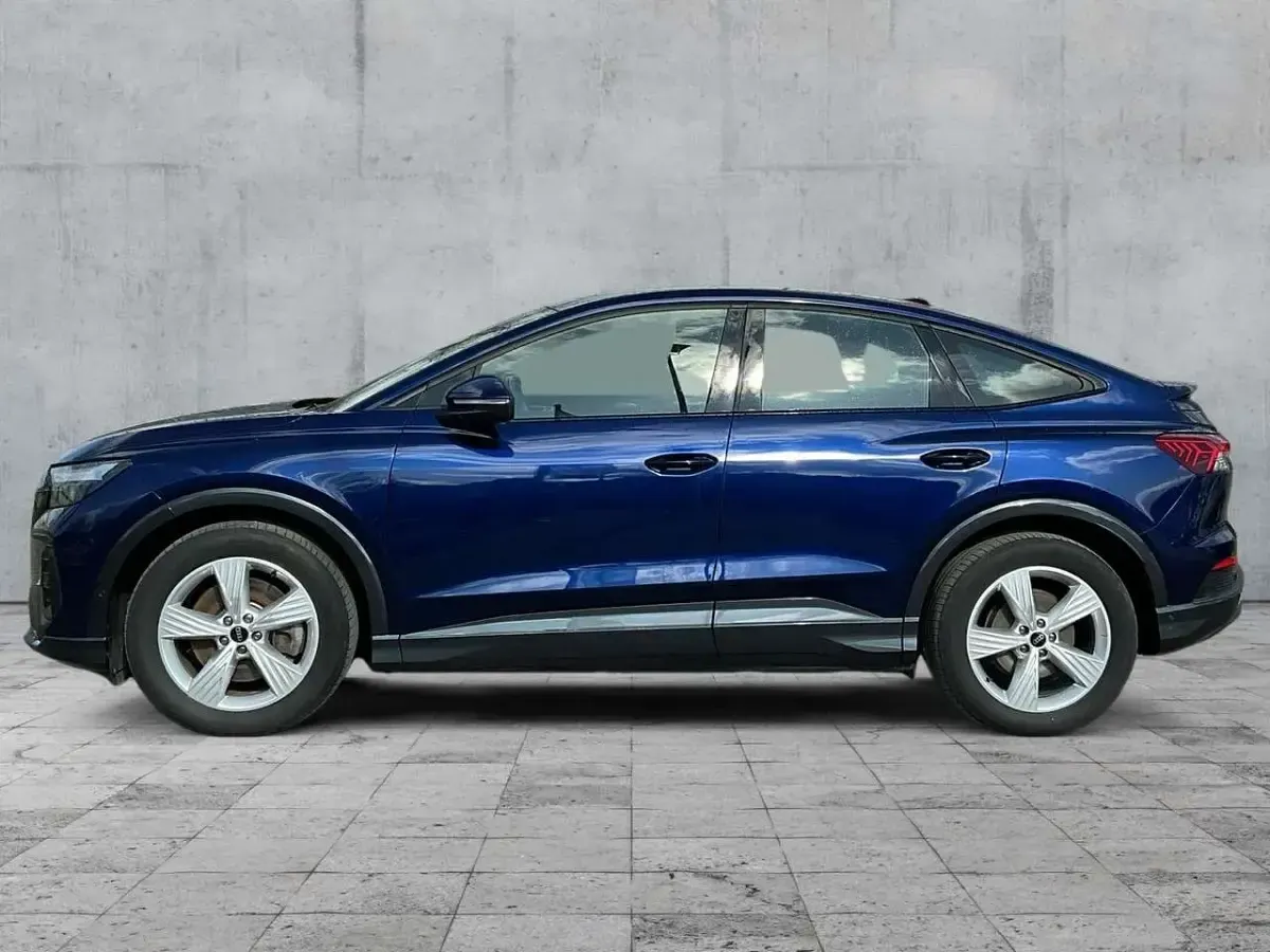 Second-hand Audi Q4 e-tron 219 kW (299 CP) 2022 Albastru SUV