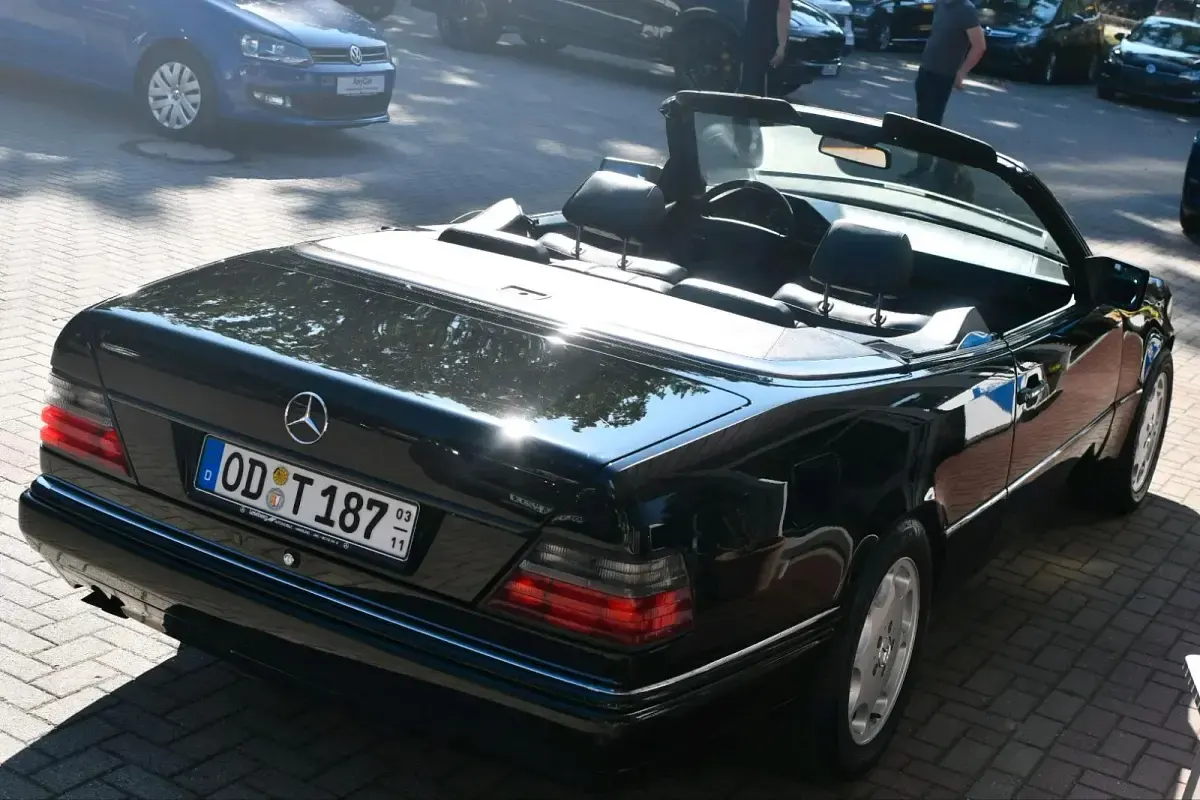 Gebraucht Mercedes E320 220 PS (161 kW) 1995 Schwarz Cabrio