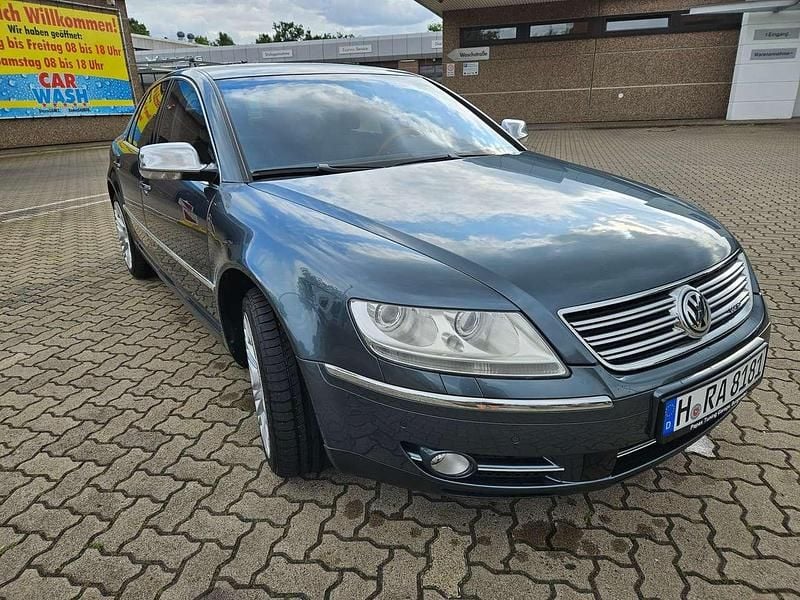 Grau Gebraucht 2003 VW Phaeton Limousine | 24.950 € - Bild 1/4