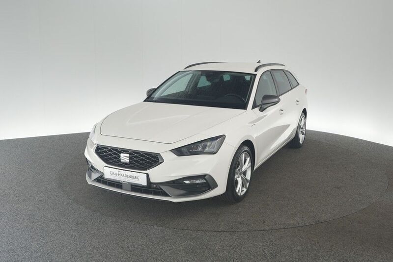 Weiß Gebraucht 2021 Seat Leon ST FR-Line Kombi | 20.659 € (Fairer Preis) - Bild 1/4